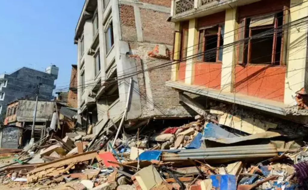 Massive 7.1 Earthquake Strikes Nepal, Shakes North India!